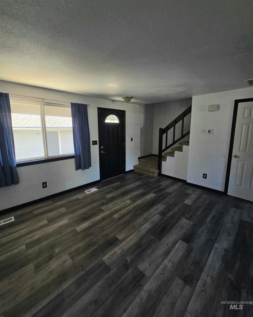 Photo of 8586 W Rifleman St, Boise, ID 83704 (MLS # 99003354)