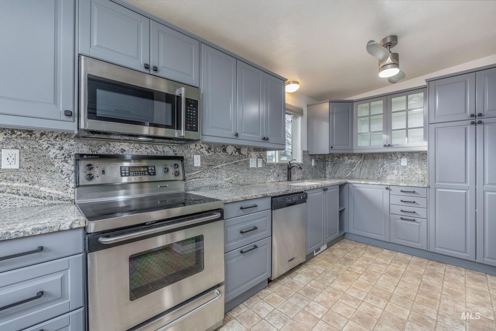 Photo of 18 S Franklin Park, Boise, ID 83709 (MLS # 98970019)