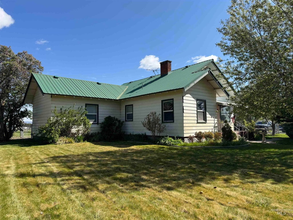 Photo of 1698 State Highway 46, Gooding, ID 83330 (MLS # 98998096)