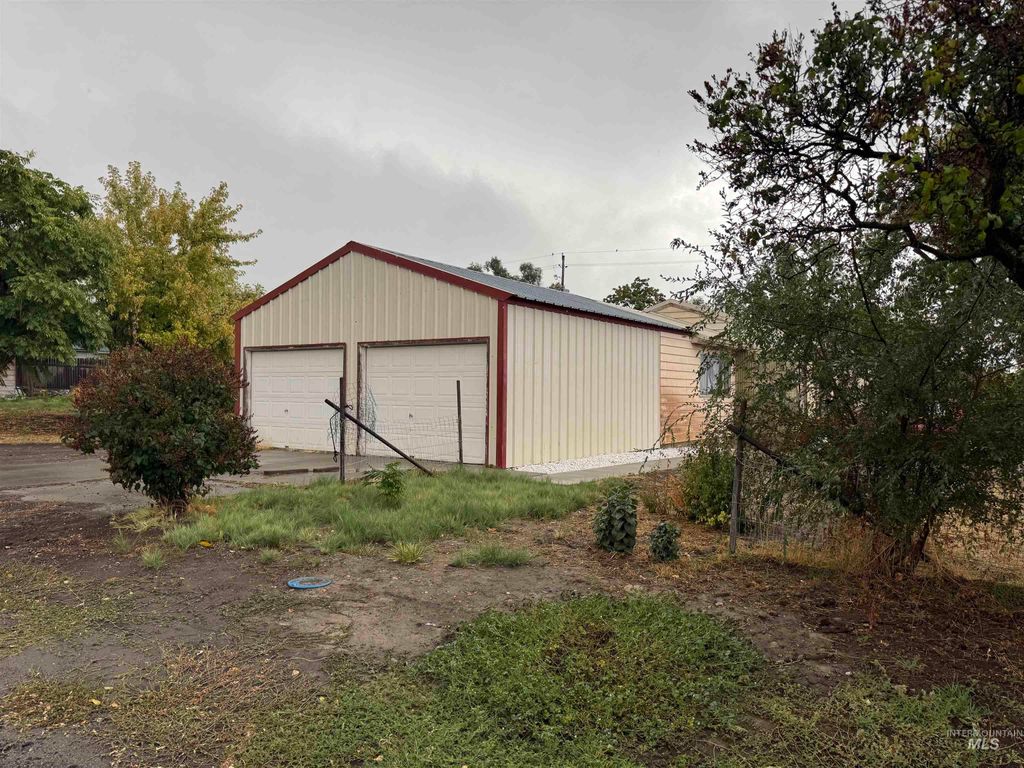 Photo of 416 N 2nd St, Nyssa, OR 97913 (MLS # 98963343)