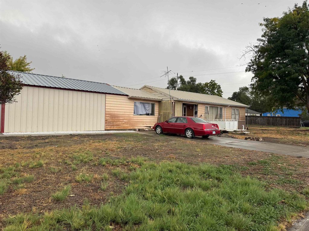 Photo of 416 N 2nd St, Nyssa, OR 97913 (MLS # 98963343)