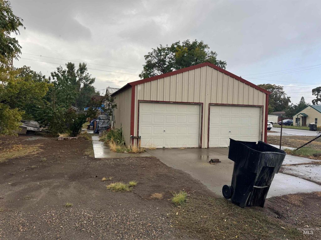 Photo of 416 N 2nd St, Nyssa, OR 97913 (MLS # 98963343)