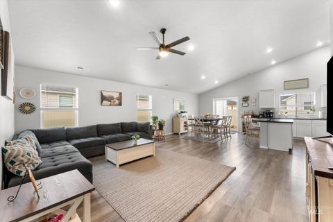 Photo of 12798 Devonshire St, Caldwell, ID 83607 (MLS # 98977904)