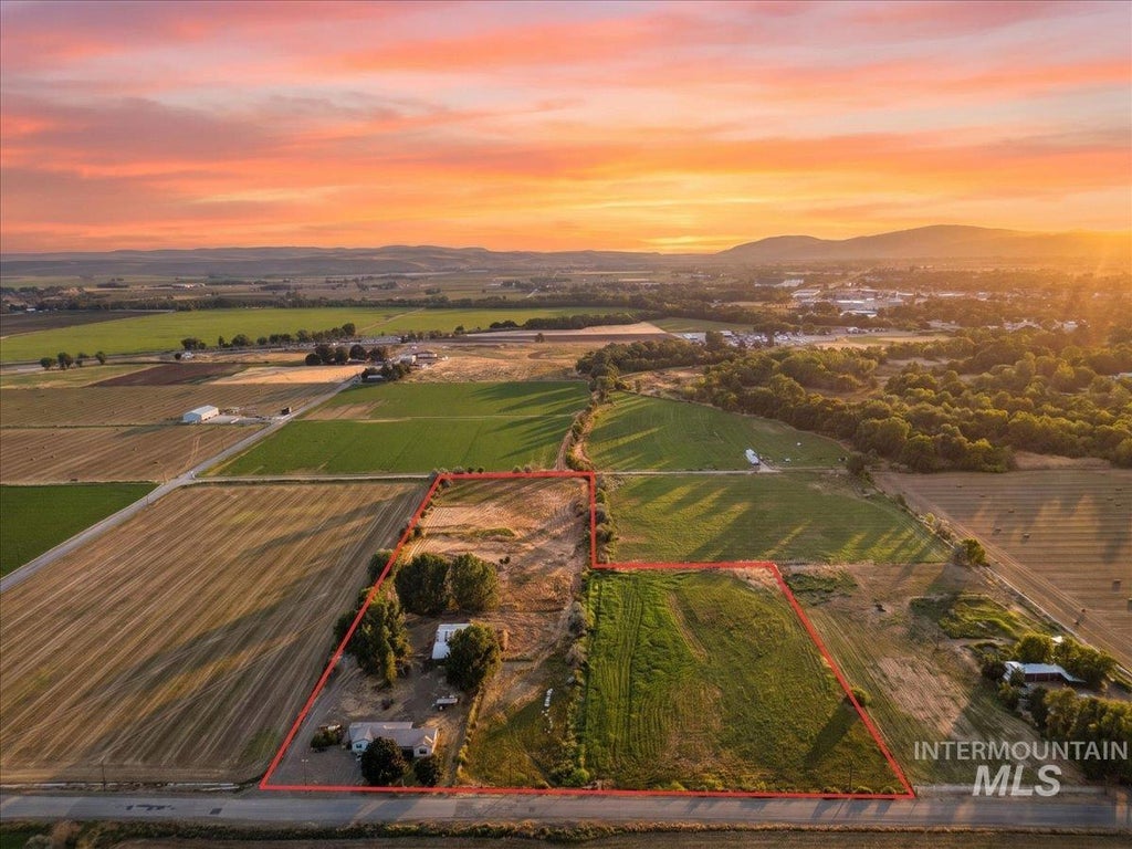 Photo of 587 Cove Rd, Weiser, ID 83672 (MLS # 98995658)