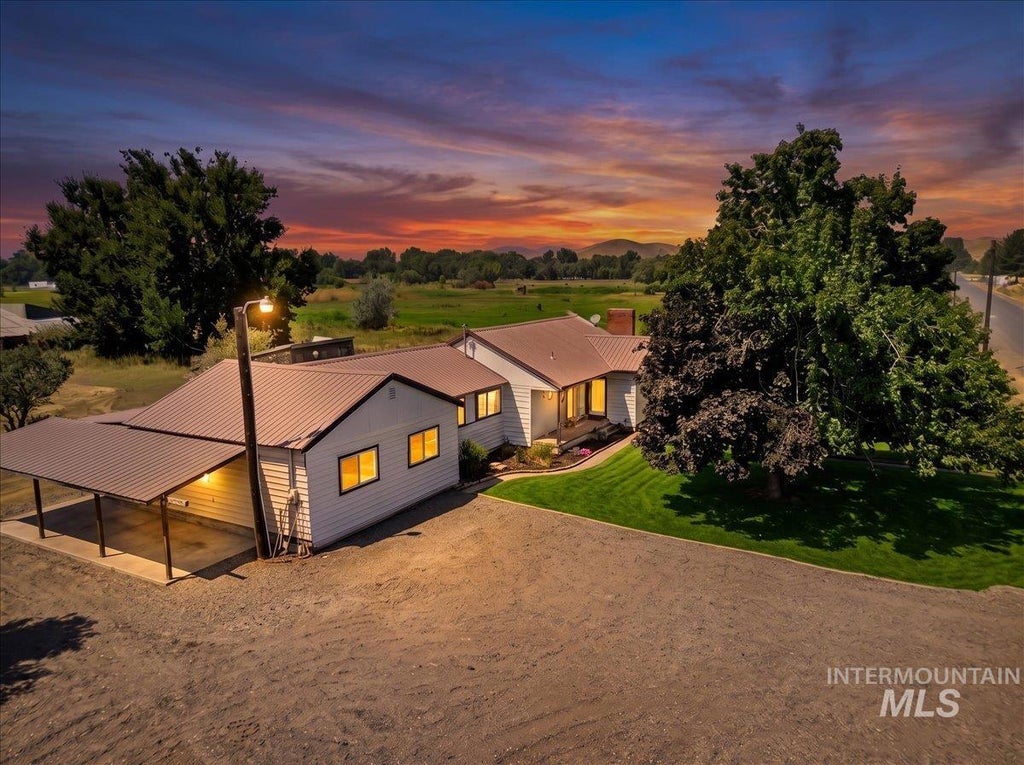 Photo of 587 Cove Rd, Weiser, ID 83672 (MLS # 98995658)