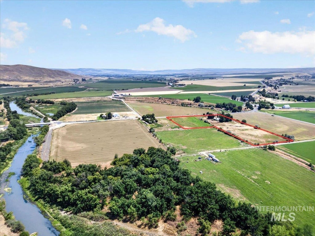 Photo of 587 Cove Rd, Weiser, ID 83672 (MLS # 98995658)