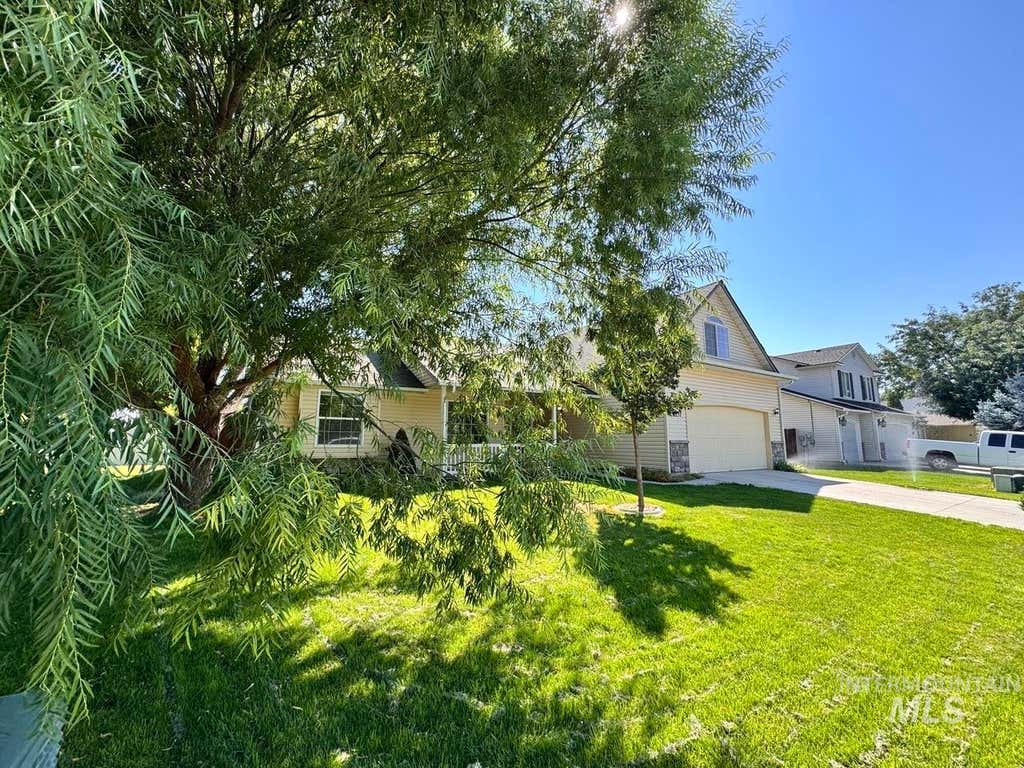 Photo of 2237 W Lake Pointe Ct, Nampa, ID 83651 (MLS # 98998015)