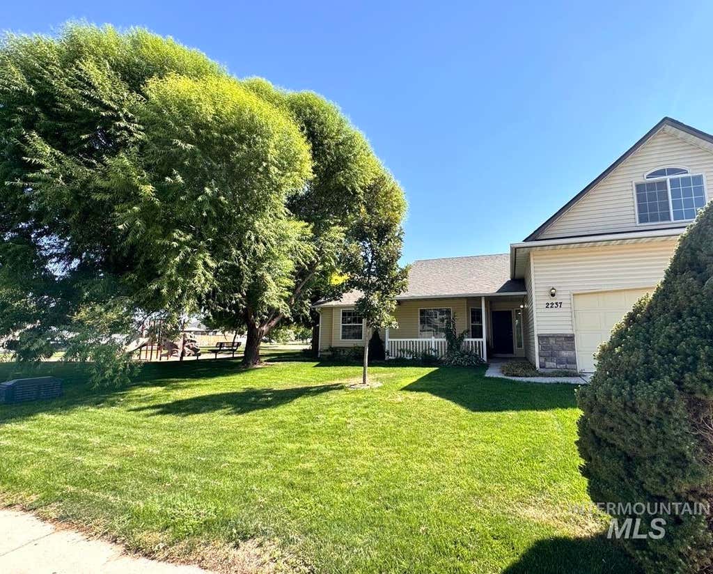 Photo of 2237 W Lake Pointe Ct, Nampa, ID 83651 (MLS # 98998015)
