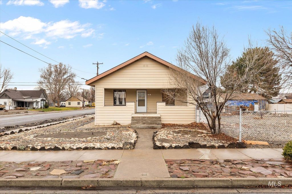 Photo of 8 E Arthur Ave, Glenns Ferry, ID 83623 (MLS # 98970402)