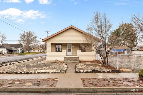 Photo of 8 E Arthur Ave, Glenns Ferry, ID 83623 (MLS # 98970402)