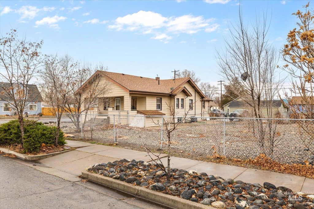 Photo of 8 E Arthur Ave, Glenns Ferry, ID 83623 (MLS # 98970402)