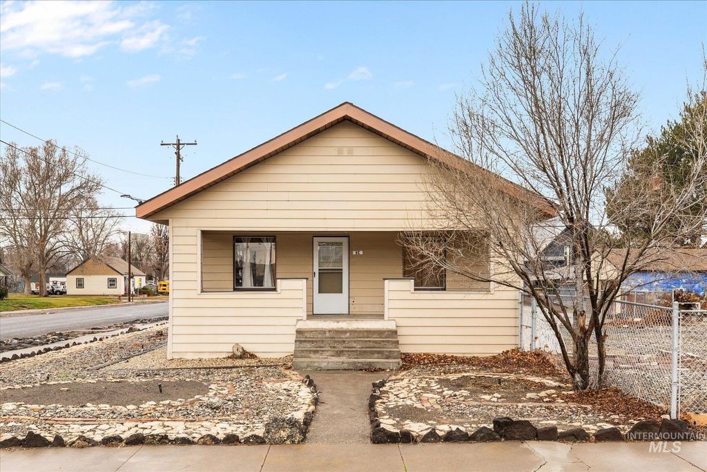 Photo of 8 E Arthur Ave, Glenns Ferry, ID 83623 (MLS # 98970402)