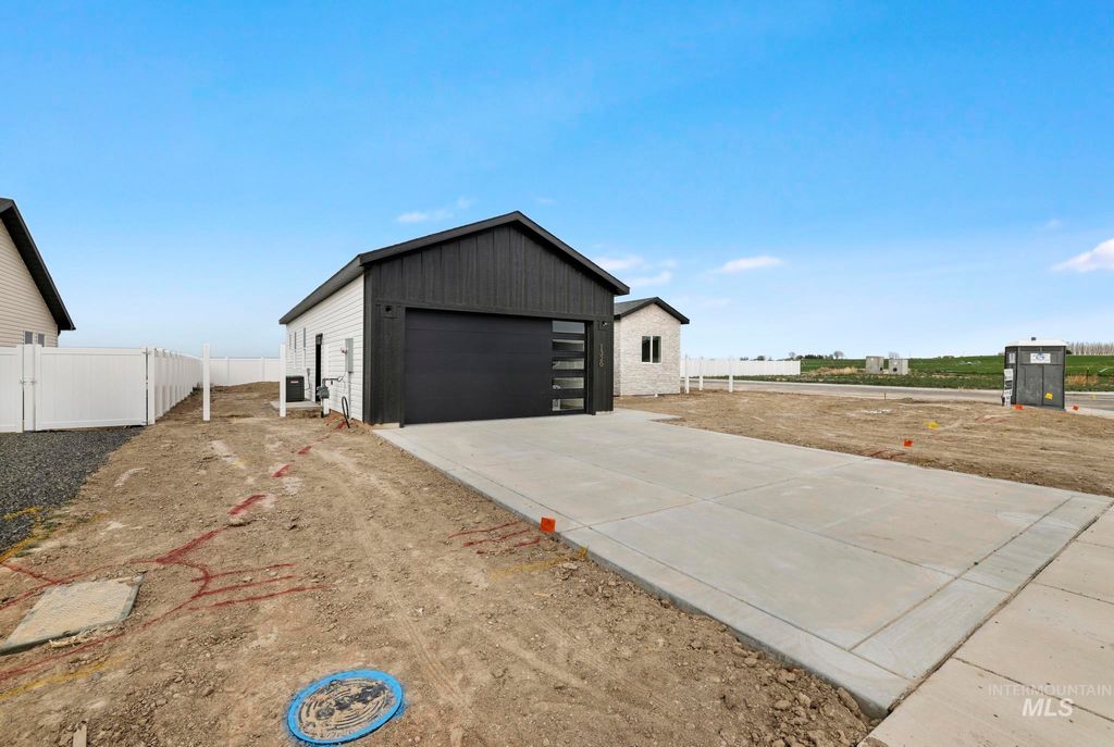 Photo of 1320 E 20th, Jerome, ID 83338 (MLS # 98980134)