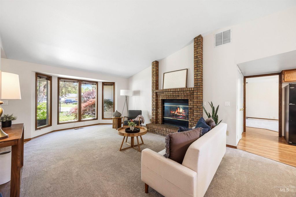Photo of 2141 N Currant Pl, Boise, ID 83704 (MLS # 98987003)