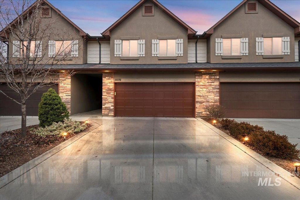 Photo of 5076 N Alworth St, Garden City, ID 83714 (MLS # 98972521)