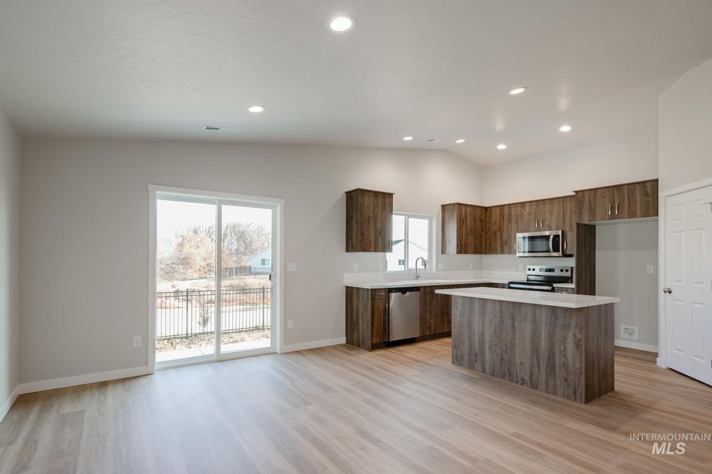 Photo of 110 Golinda Ave, Caldwell, ID 83605 (MLS # 98989364)