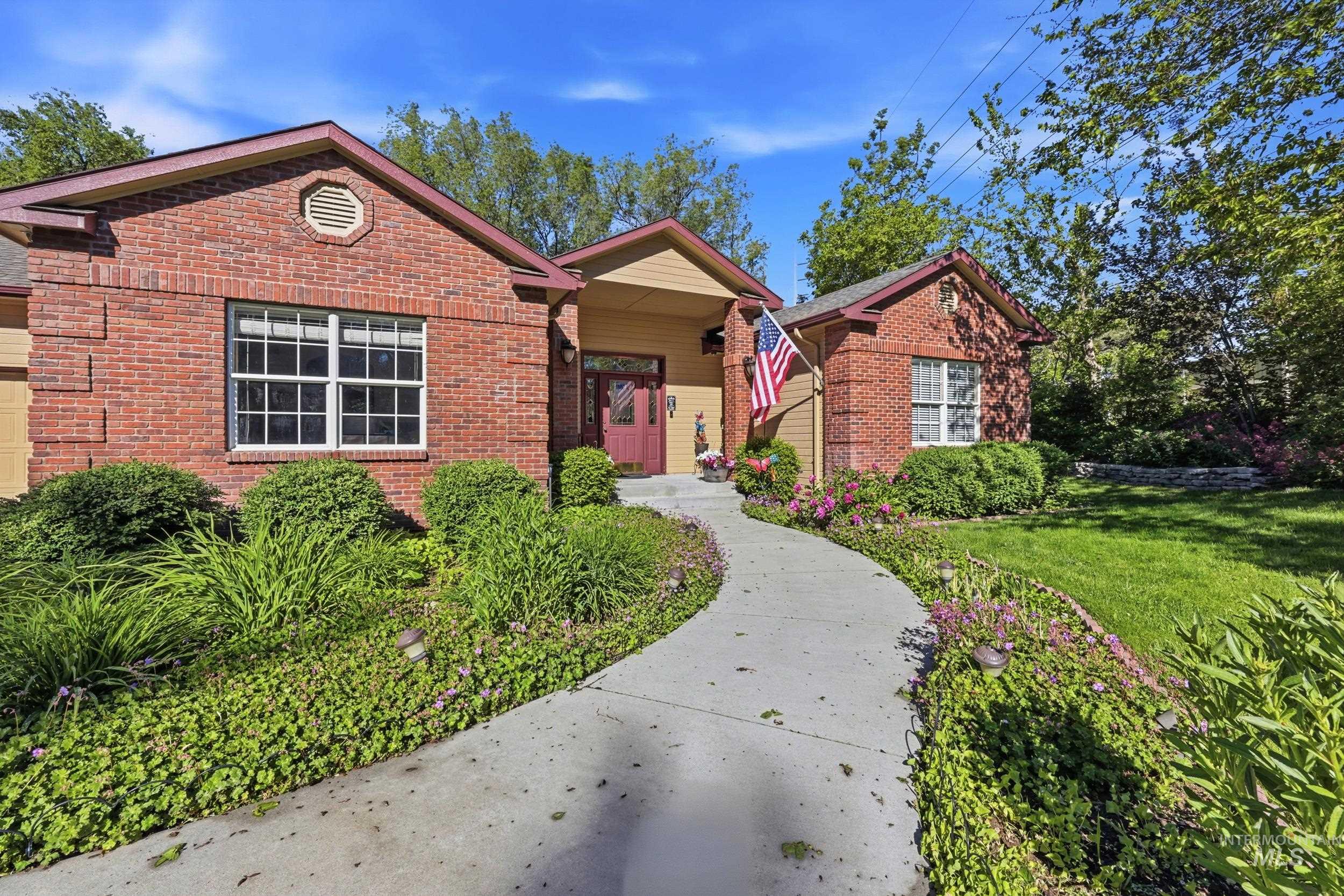 115 Walnut Creek Way