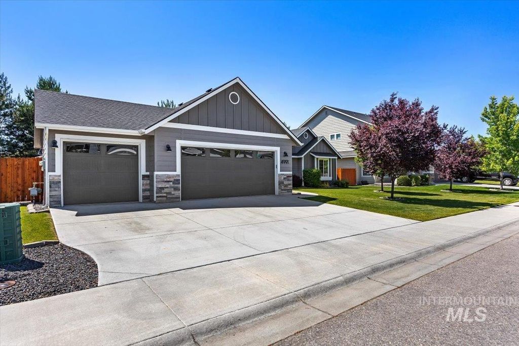 Photo of 4991 N Sun Shimmer Ave, Meridian, ID 83646 (MLS # 98977993)