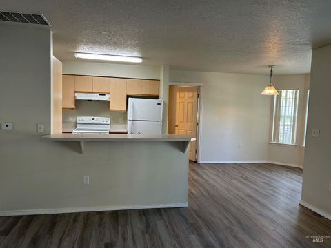 Photo of 215 N Seafury Ln Apt 101 Ln, Boise, ID 83704 (MLS # 98966566)