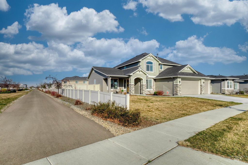 Photo of 5215 N Cunard Way, Meridian, ID 83646 (MLS # 98978688)