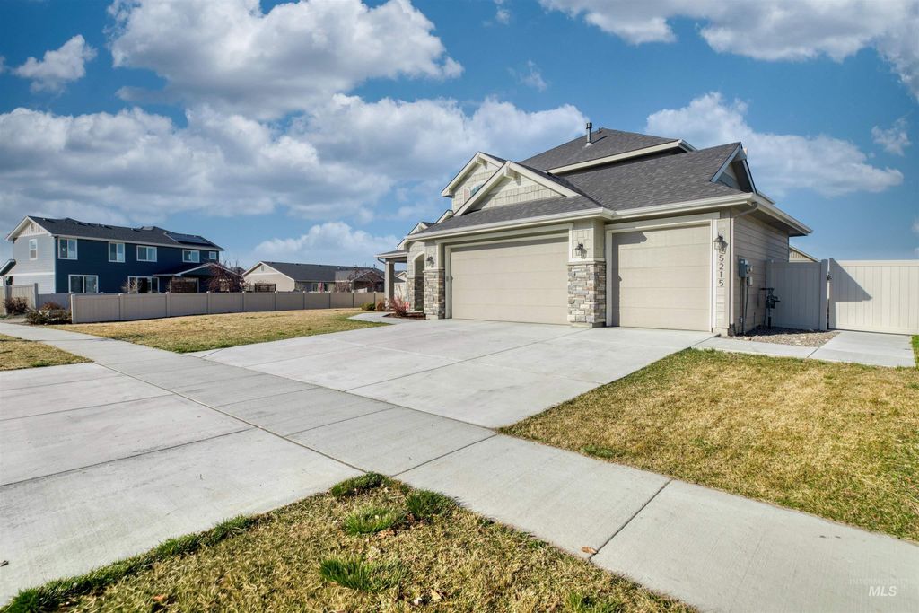Photo of 5215 N Cunard Way, Meridian, ID 83646 (MLS # 98978688)