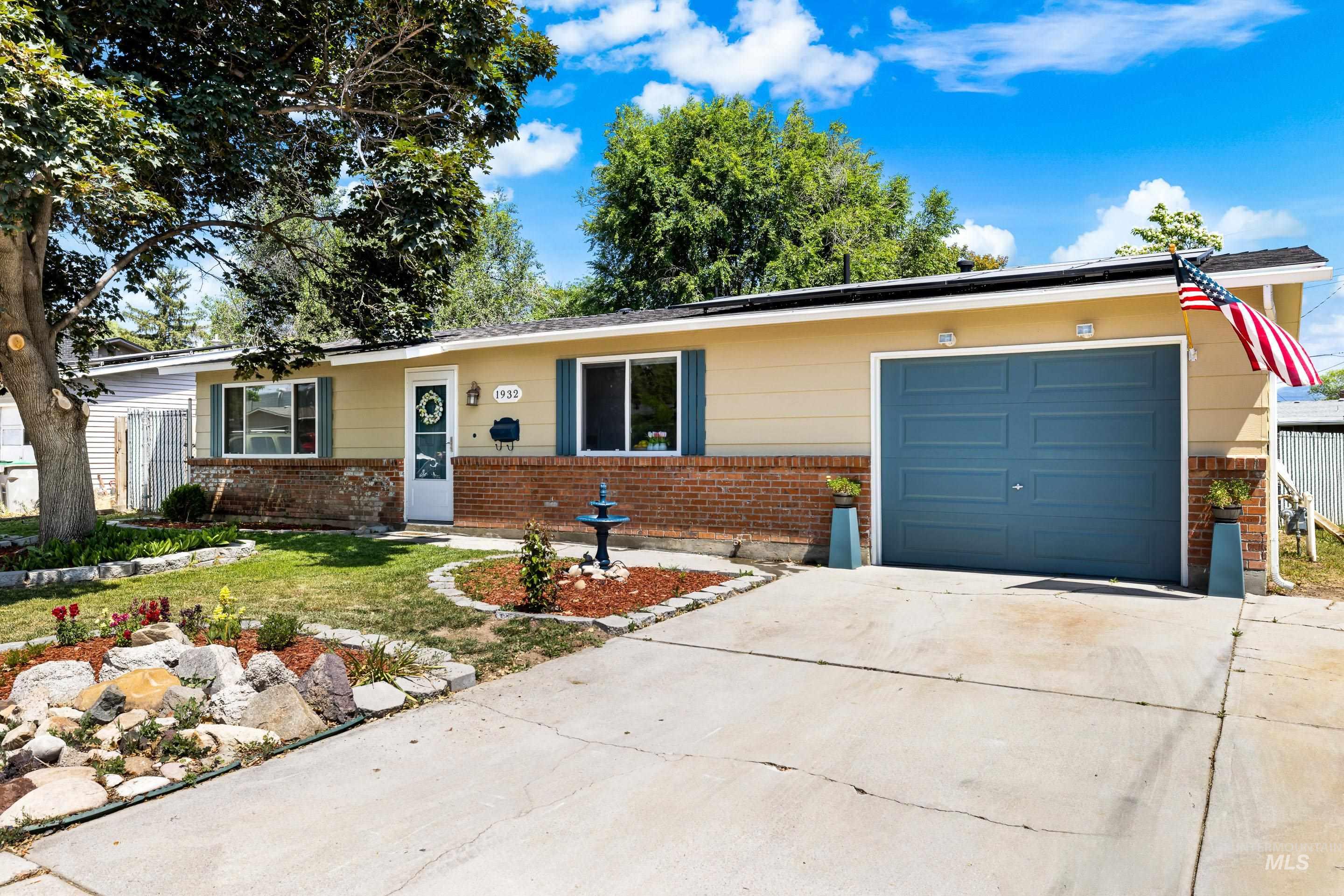 1932 W Panama St