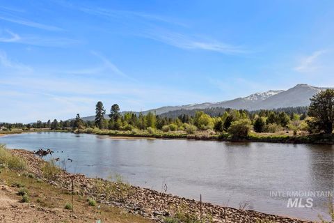 Photo of 16 River Bank Drive, Cascade, ID 83611 (MLS # 98948931)