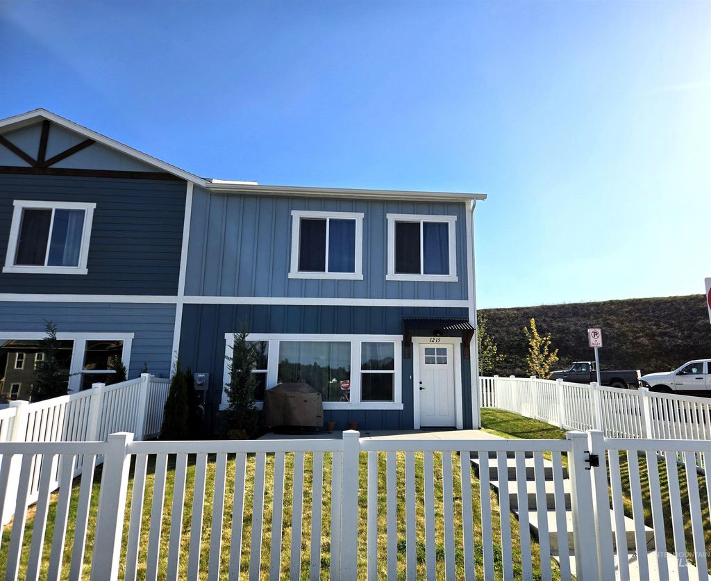 Photo of 1215 Edington Ave, Moscow, ID 83834 (MLS # 98984866)
