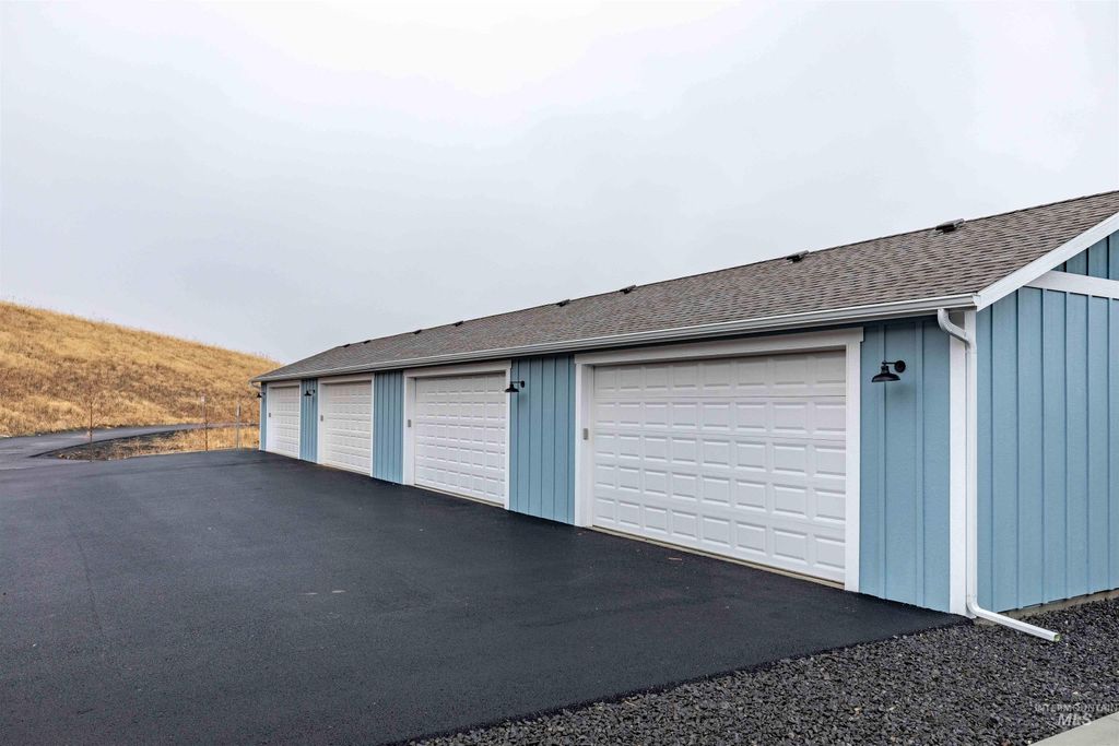 Photo of 1215 Edington Ave, Moscow, ID 83834 (MLS # 98984866)