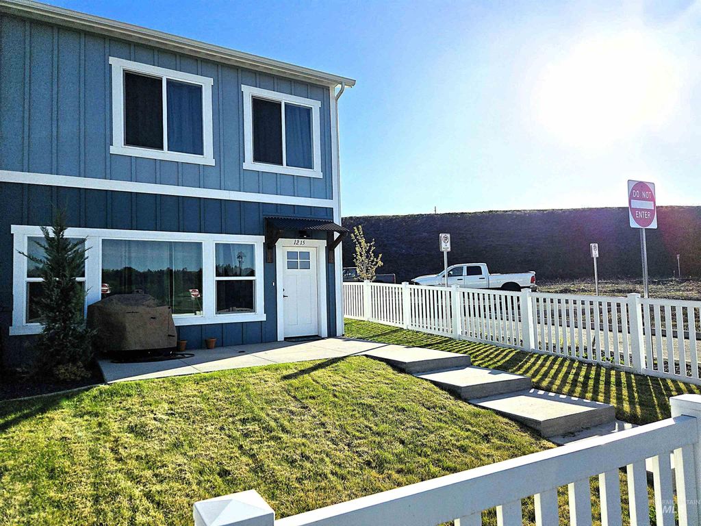 Photo of 1215 Edington Ave, Moscow, ID 83834 (MLS # 98984866)