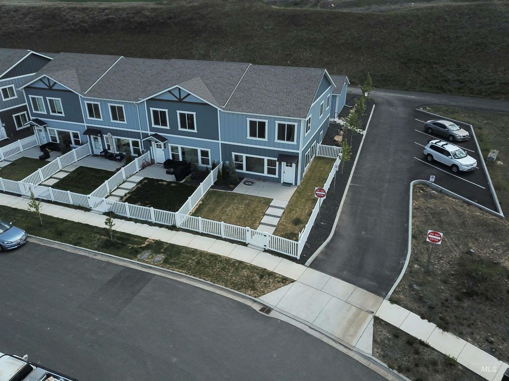 Photo of 1215 Edington Ave, Moscow, ID 83834 (MLS # 98984866)