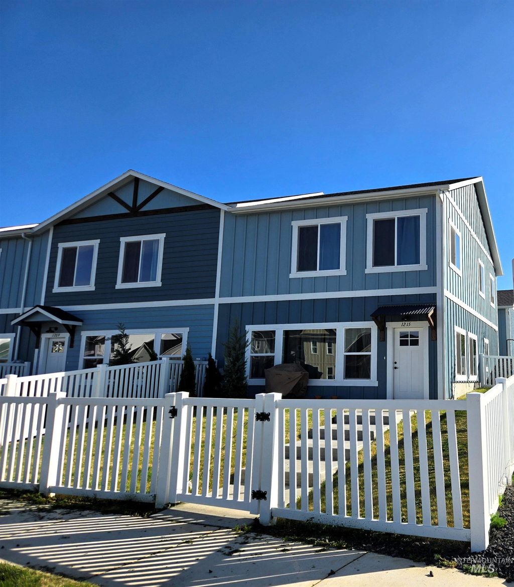 Photo of 1215 Edington Ave, Moscow, ID 83834 (MLS # 98984866)