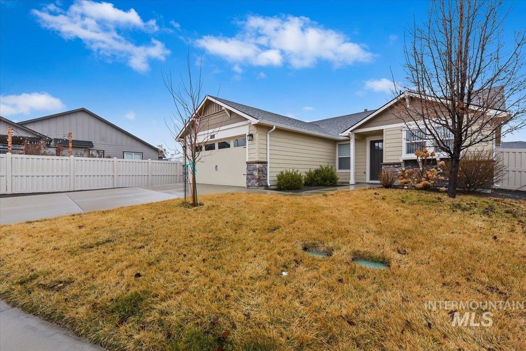 Photo of 2450 W Foxglove, Nampa, ID 83686 (MLS # 98976913)