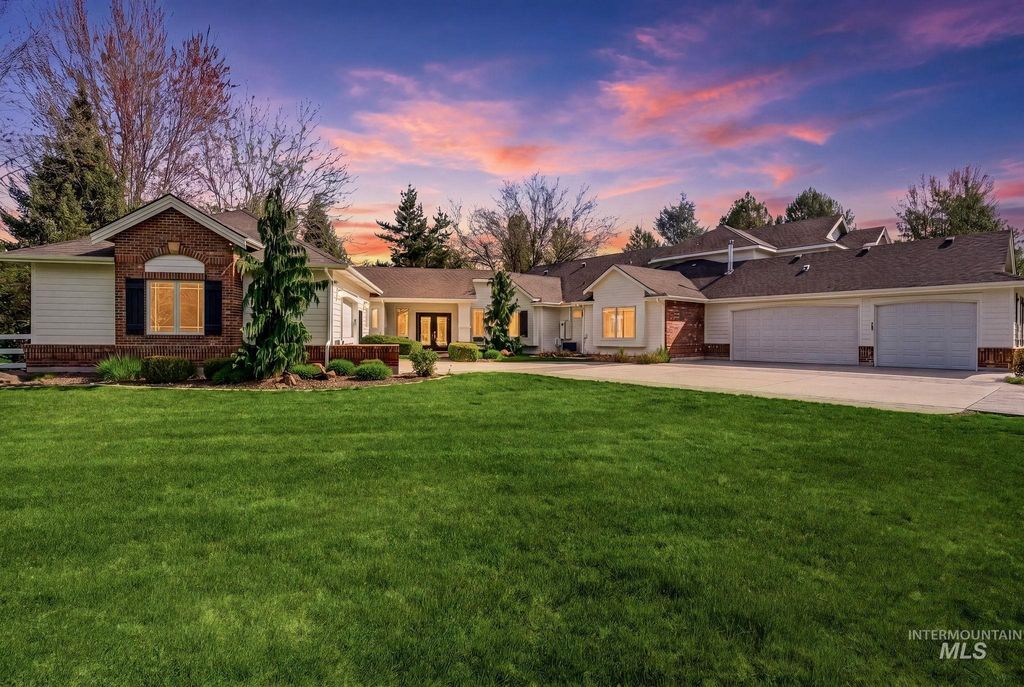 Photo of 2958 W Champagne Ct, Eagle, ID 83616 (MLS # 98983029)