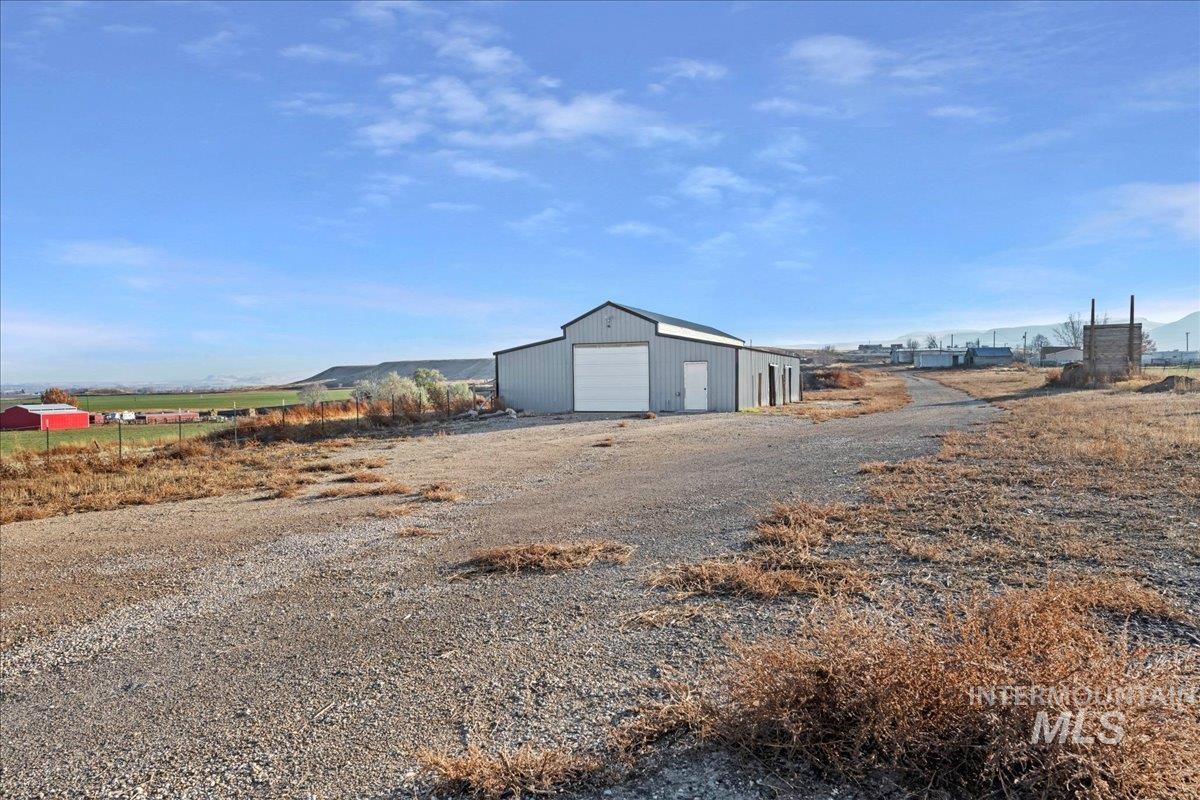 Detached garage with driveway