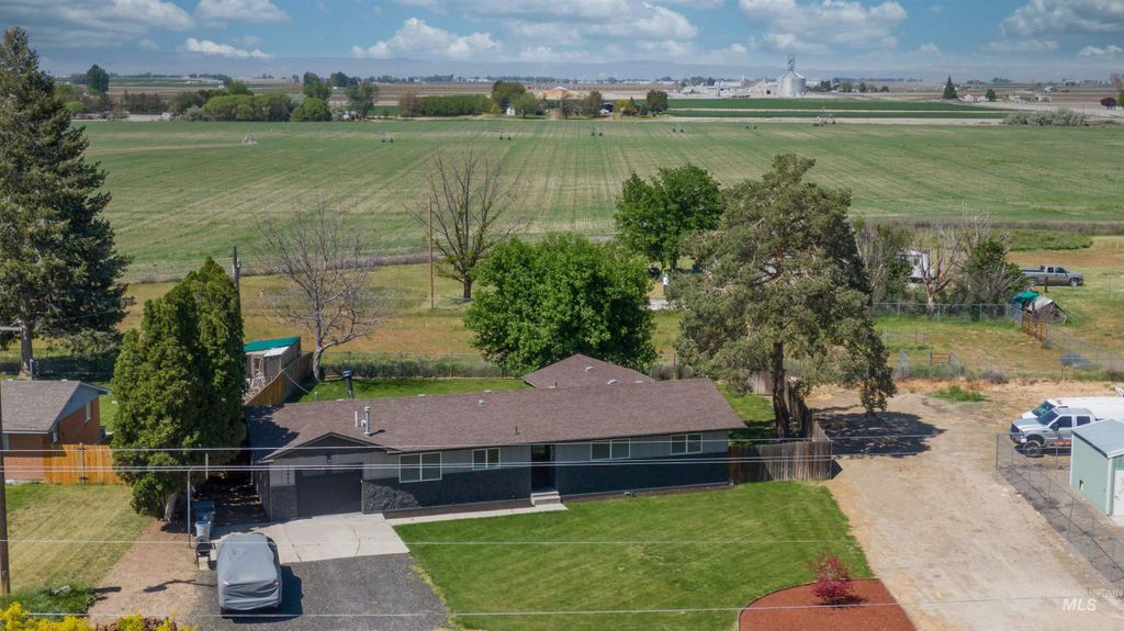 Photo of 20803 N Friends Rd, Greenleaf, ID 83626 (MLS # 98985341)
