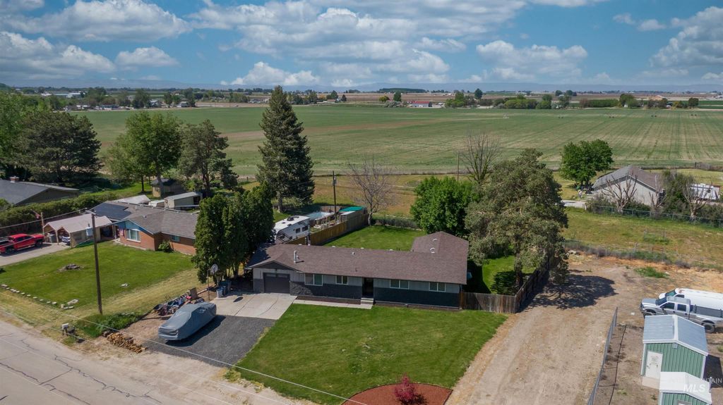 Photo of 20803 N Friends Rd, Greenleaf, ID 83626 (MLS # 98985341)