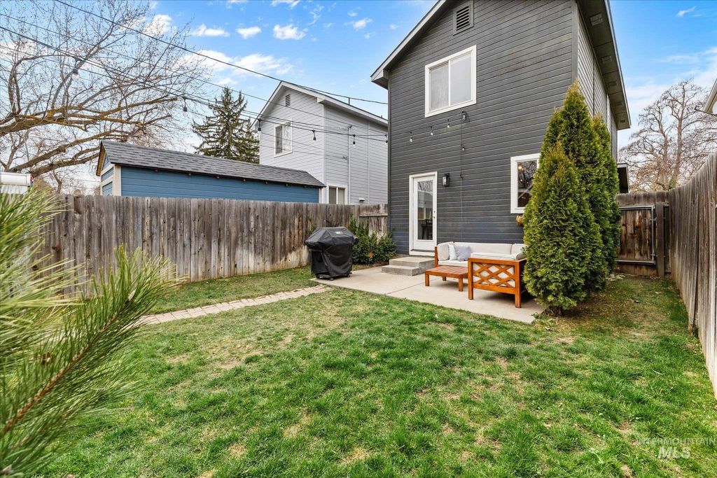 Photo of 2112 S Pacific St, Boise, ID 83705 (MLS # 98977755)