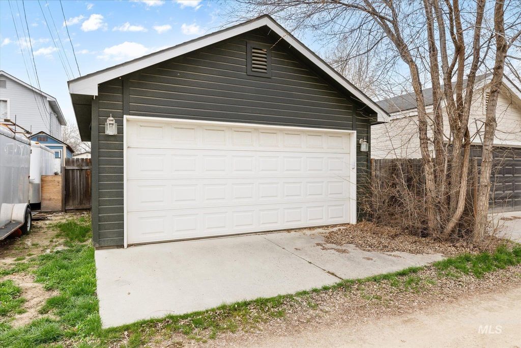 Photo of 2112 S Pacific St, Boise, ID 83705 (MLS # 98977755)