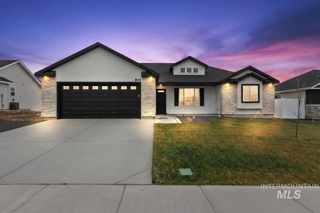 Photo of 841 Waveland Avenue, Filer, ID 83328 (MLS # 98972439)