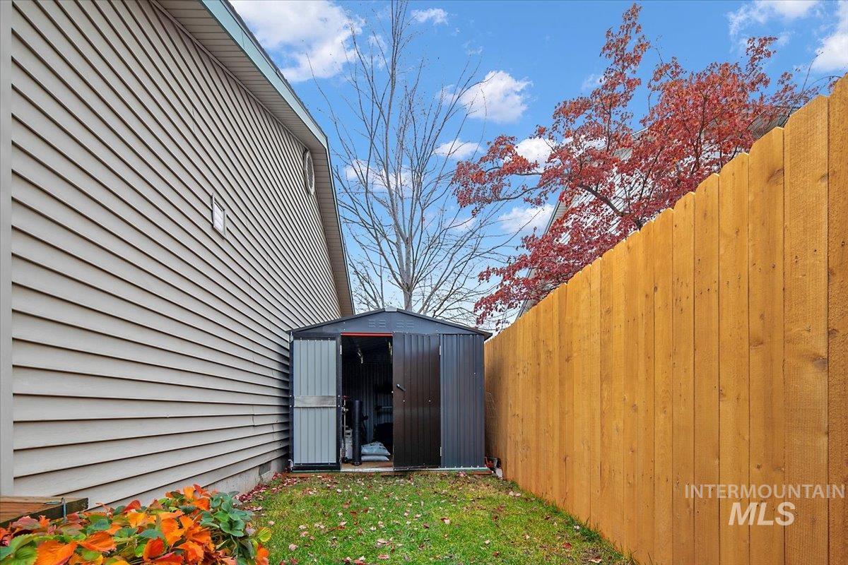 View of yard with a storage shed