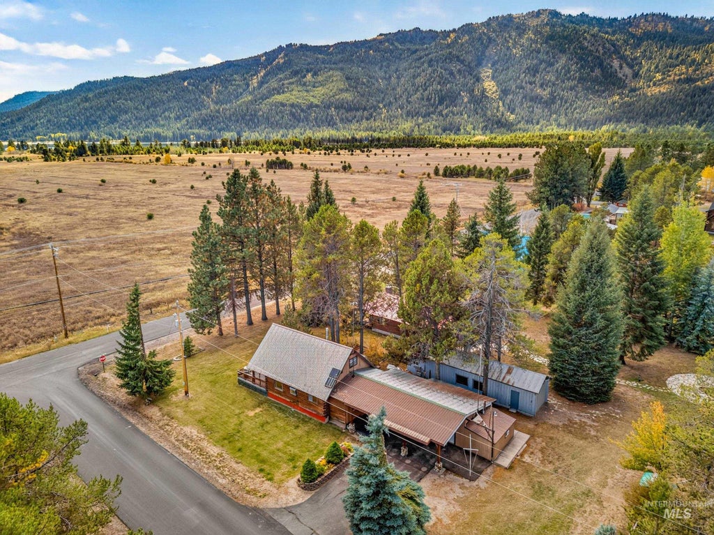 Photo of 186 Tamarack Falls Road, Donnelly, ID 83615 (MLS # 99002712)
