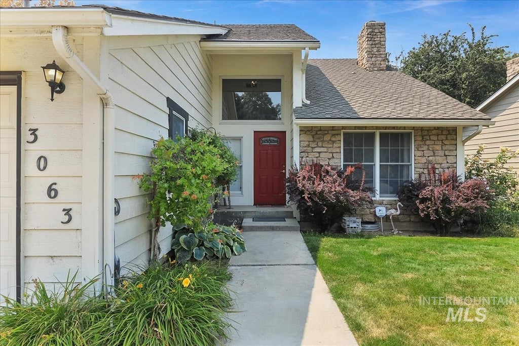 Photo of 3063 S Lakewood Way, Boise, ID 83706 (MLS # 98997074)