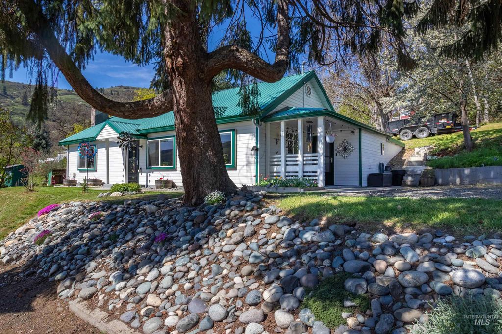 Photo of 305 3rd Street, Juliaetta, ID 83535 (MLS # 98976505)