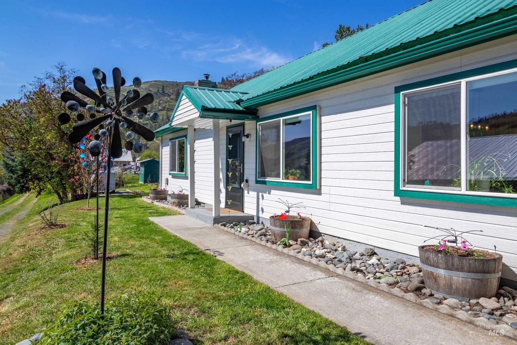 Photo of 305 3rd Street, Juliaetta, ID 83535 (MLS # 98976505)