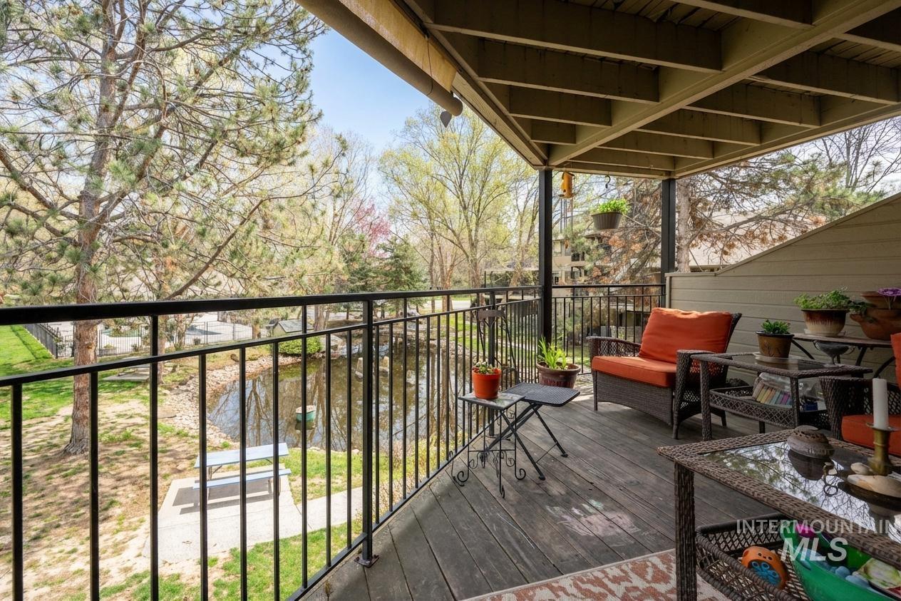 Balcony with outdoor seating