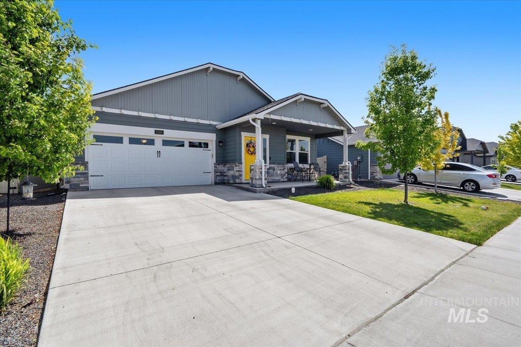 Photo of 2301 W Skylar St, Nampa, ID 83686 (MLS # 99003205)