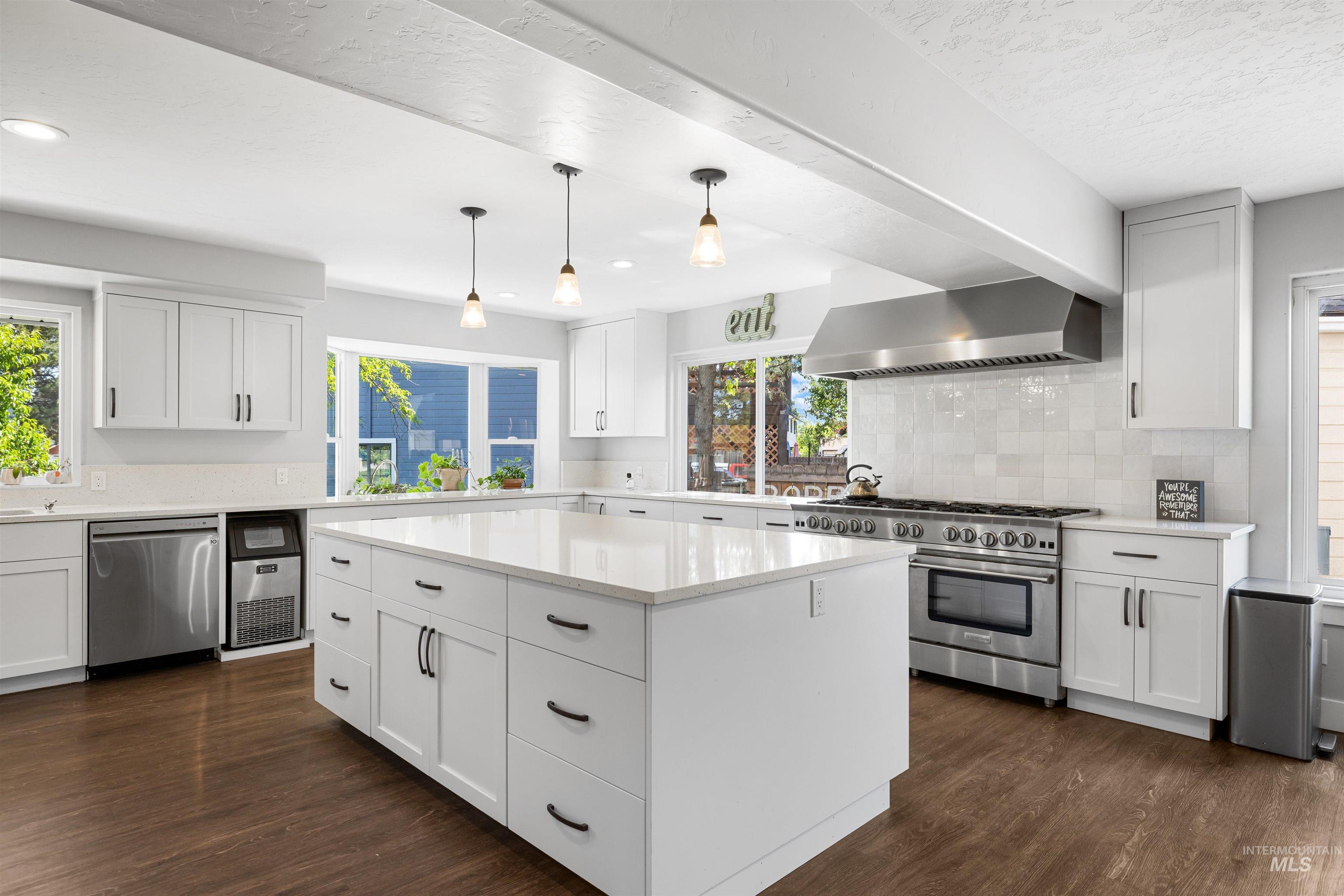 9439 W Stonehill Ct