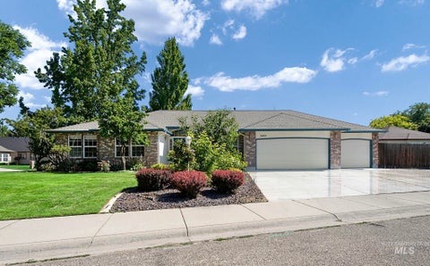Photo of 3485 W Birdie Court, Meridian, ID 83646 (MLS # 98990213)