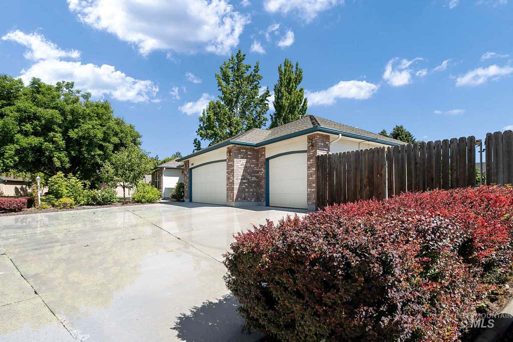 Photo of 3485 W Birdie Court, Meridian, ID 83646 (MLS # 98990213)